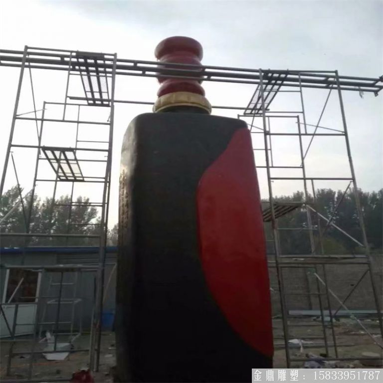 玻璃鋼大型酒瓶雕塑，酒廠仿真酒瓶雕塑定制6